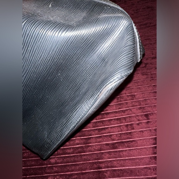 Louis Vuitton Epi Noe Bucket Bag - Picture 7 of 17